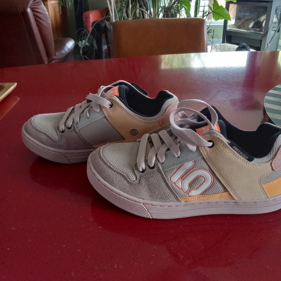 Adidas- Five ten Freerider Mountain Bike Shoe-Women's SZ 8- Purple/Orange/Grey - Picture 2 of 8